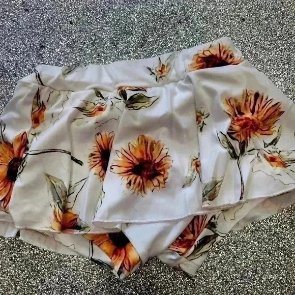 Nwot 3 to 6 month  2 piece sunflower skort - Picture 2 of 5